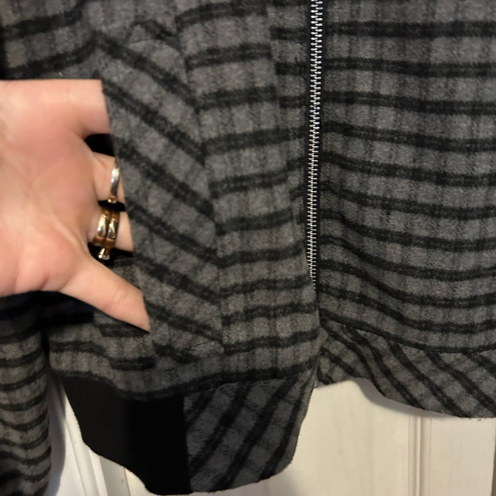 Riley & Rae bomber jacket - Picture 5 of 8